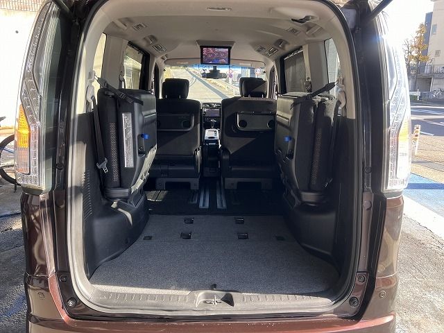 Nissan SERENA 2016-06 188641-24