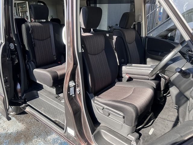 Nissan SERENA 2016-06 188641-28