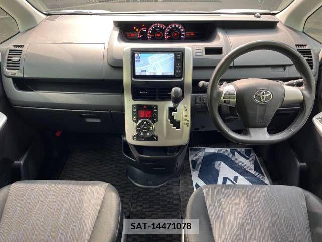 Toyota VOXY 2011-07 344804-1