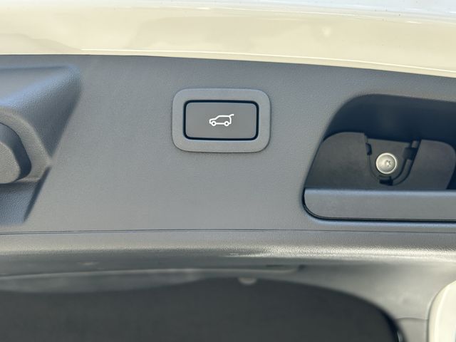 Jaguar E-PACE 2021-03 10176-16