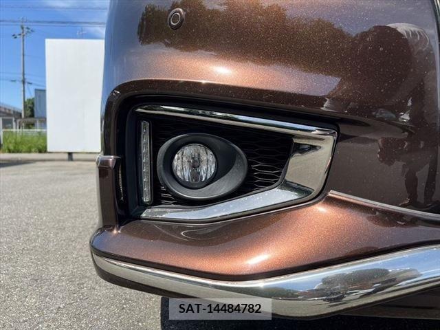 Nissan ELGRAND 2019-05 346089-24