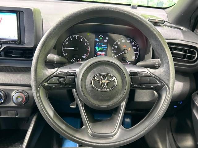 Toyota YARIS 2023-04 189283-11