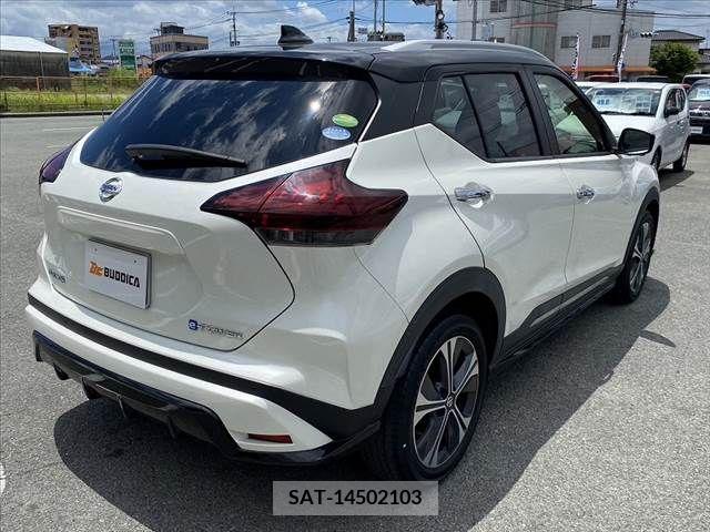 Nissan KICKS 2020-11 380401-12