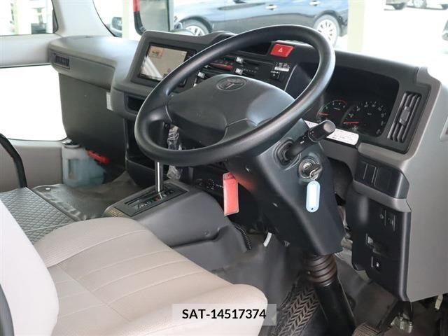Toyota COASTER 2018-07 320347-1