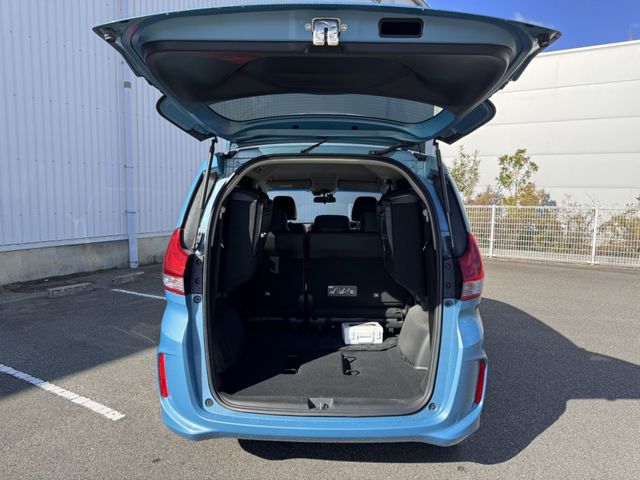 Honda FREED HYBRID 2017-09 195523-25