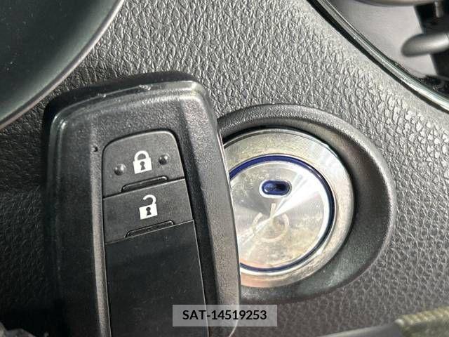 Toyota C-HR 2017-06 357760-8