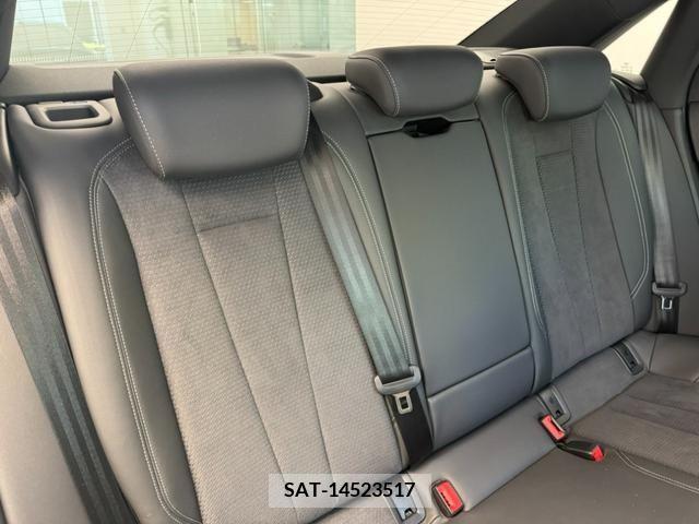 Audi A4 2022-10 261044-15