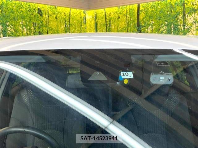 Toyota PRIUS 2018-10 281778-4