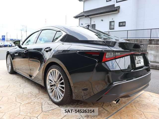 Lexus IS 2023-12 275420-4