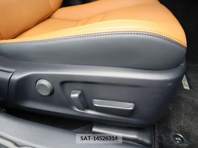 Lexus IS 2023-12 275420-18