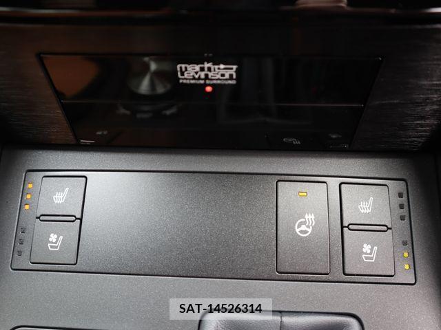 Lexus IS 2023-12 275420-16