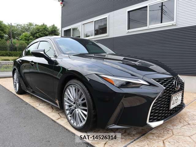 Lexus IS 2023-12 275420-2
