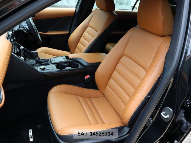 Lexus IS 2023-12 275420-9