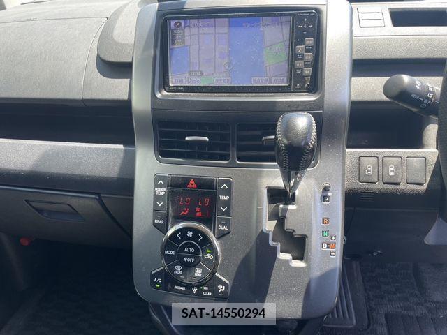 Toyota VOXY 2012-02 370374-13