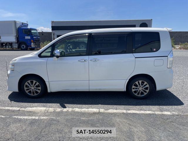 Toyota VOXY 2012-02 370374-7