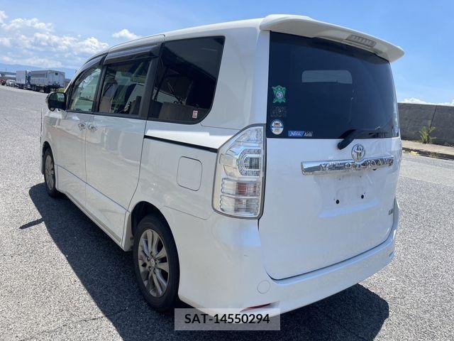 Toyota VOXY 2012-02 370374-6