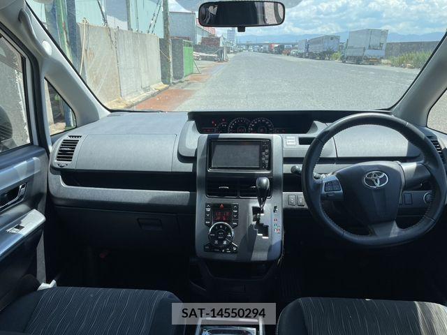 Toyota VOXY 2012-02 370374-10