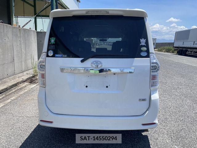 Toyota VOXY 2012-02 370374-5
