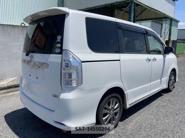 Toyota VOXY 2012-02 370374-4
