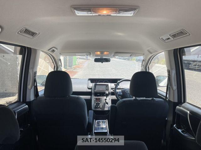 Toyota VOXY 2012-02 370374-25