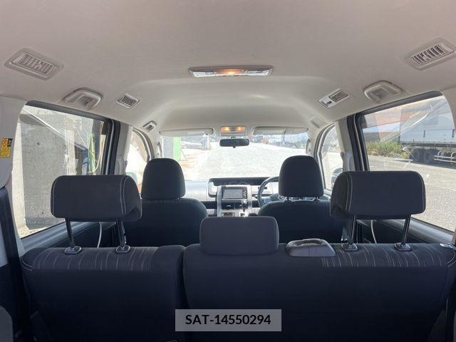 Toyota VOXY 2012-02 370374-24
