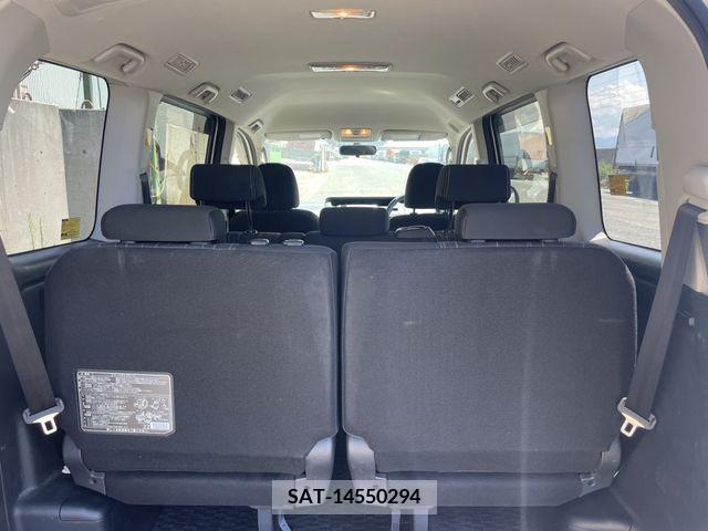 Toyota VOXY 2012-02 370374-23