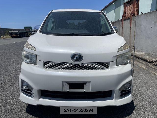 Toyota VOXY 2012-02 370374-1