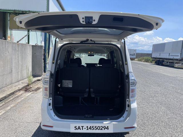 Toyota VOXY 2012-02 370374-21