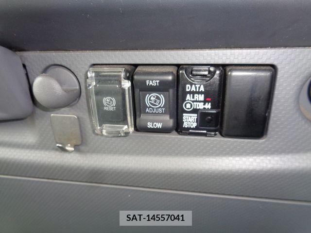 Isuzu FORWARD 2016-01 270316-16