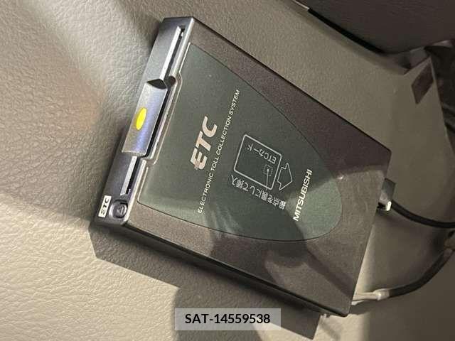 Toyota ISIS 2005-12 222422-16