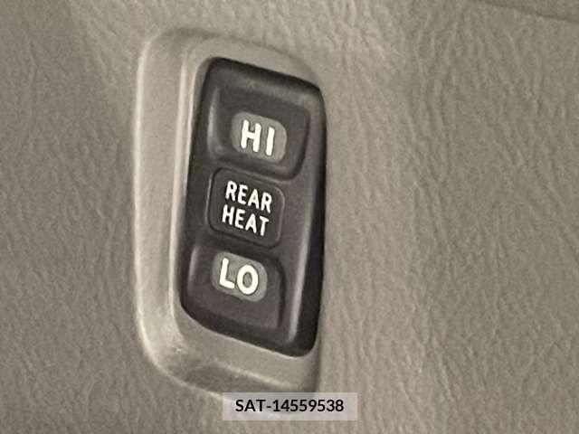 Toyota ISIS 2005-12 222422-15