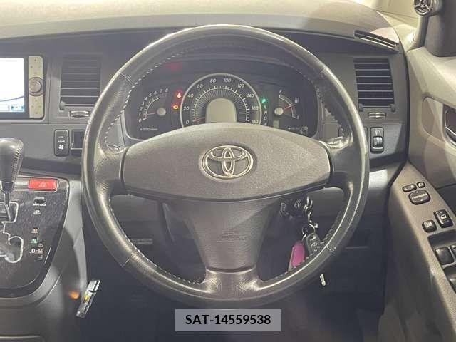 Toyota ISIS 2005-12 222422-12