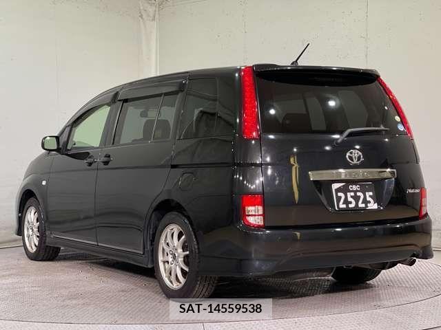 Toyota ISIS 2005-12 222422-9