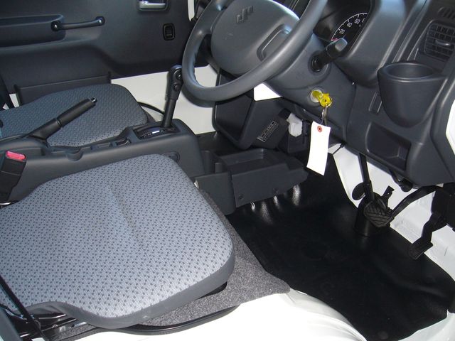 Suzuki CARRY TRUCK 2023-10 19362-7