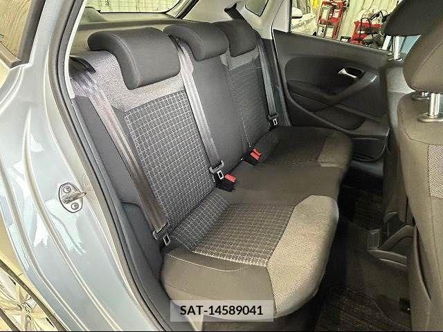 VolksWagen POLO 2017-10 223945-9