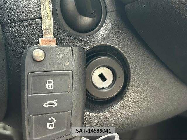 VolksWagen POLO 2017-10 223945-4