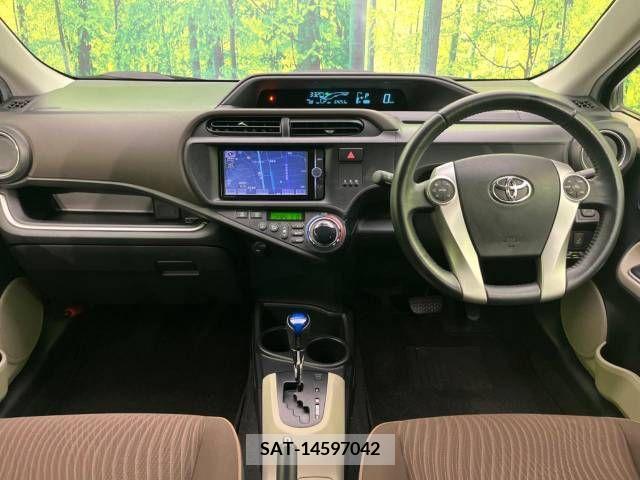 Toyota AQUA 2013-12 325924-1