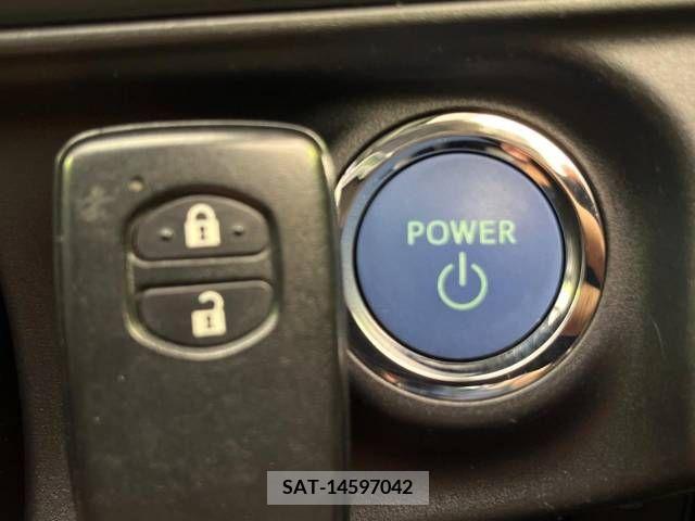 Toyota AQUA 2013-12 325924-7