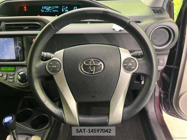 Toyota AQUA 2013-12 325924-11