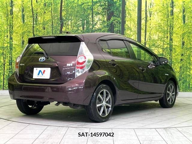 Toyota AQUA 2013-12 325924-17