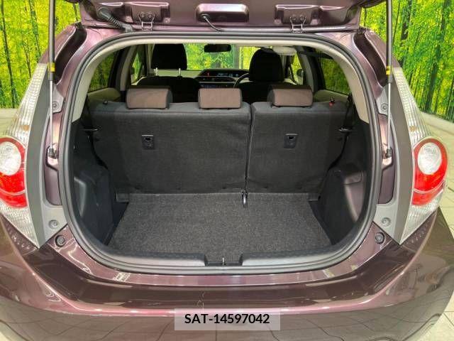 Toyota AQUA 2013-12 325924-10