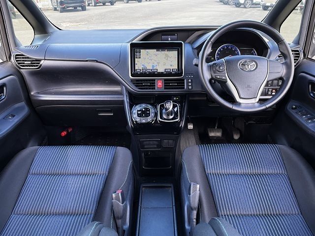 Toyota VOXY HYBRID 2016-12 19179-1