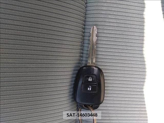 Toyota AQUA 2014-03 260436-11