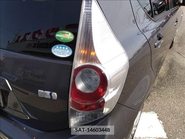 Toyota AQUA 2014-03 260436-12