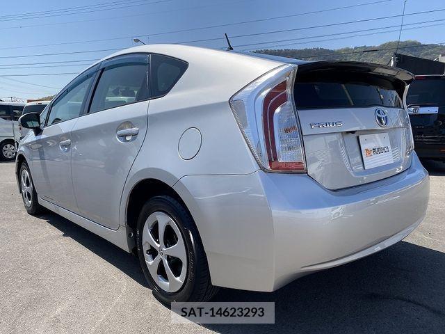 Toyota PRIUS 2014-12 236981-8