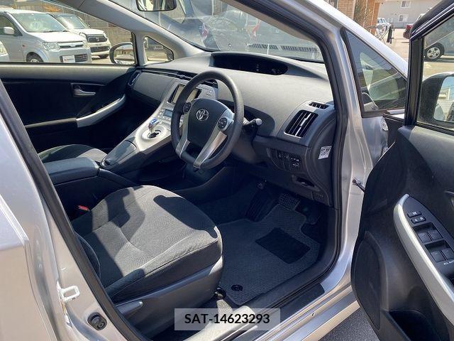 Toyota PRIUS 2014-12 236981-10