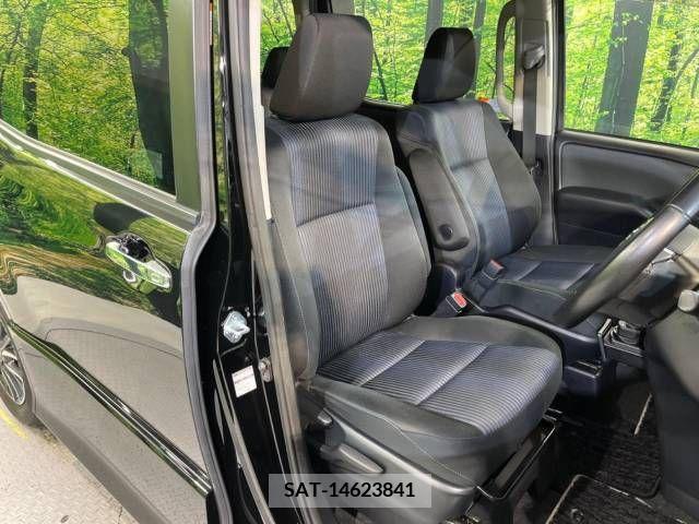 Toyota VOXY 2017-03 229279-7