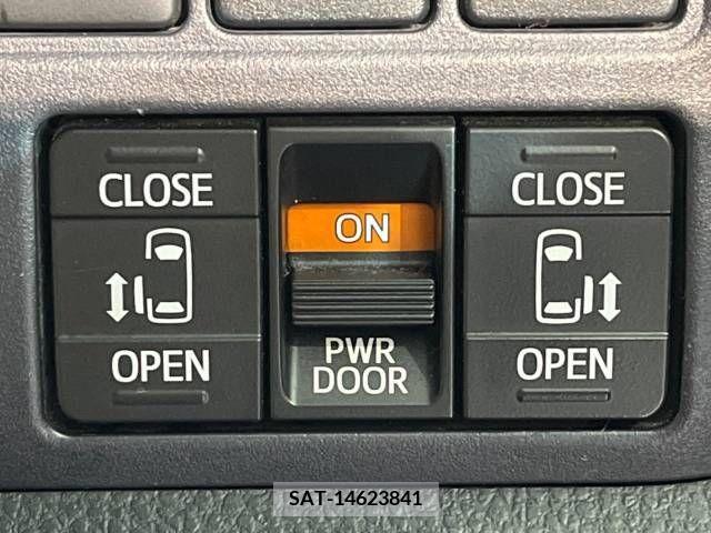 Toyota VOXY 2017-03 229279-6