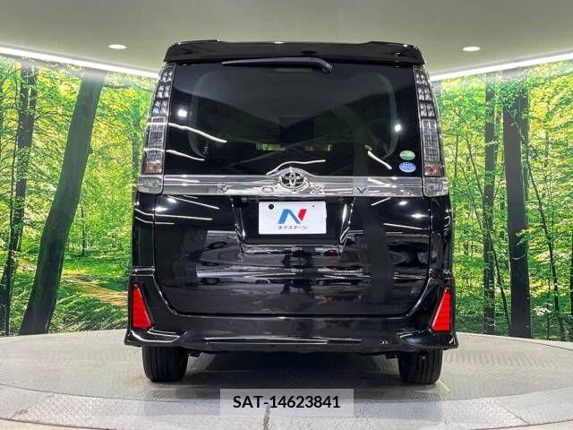 Toyota VOXY 2017-03 229279-15