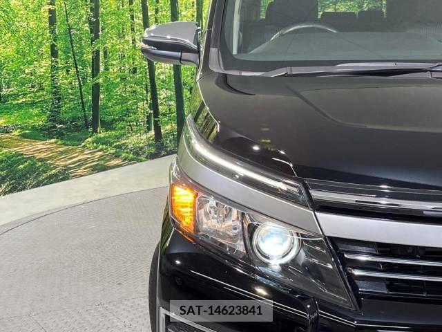 Toyota VOXY 2017-03 229279-13